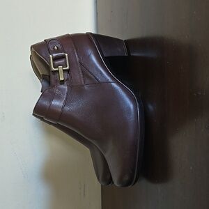 Naturalizer N5 comfort bootie brown 6.5W 2" heel